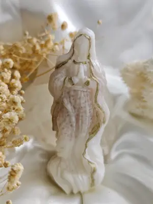 Panna Marie - růženín a křišťál