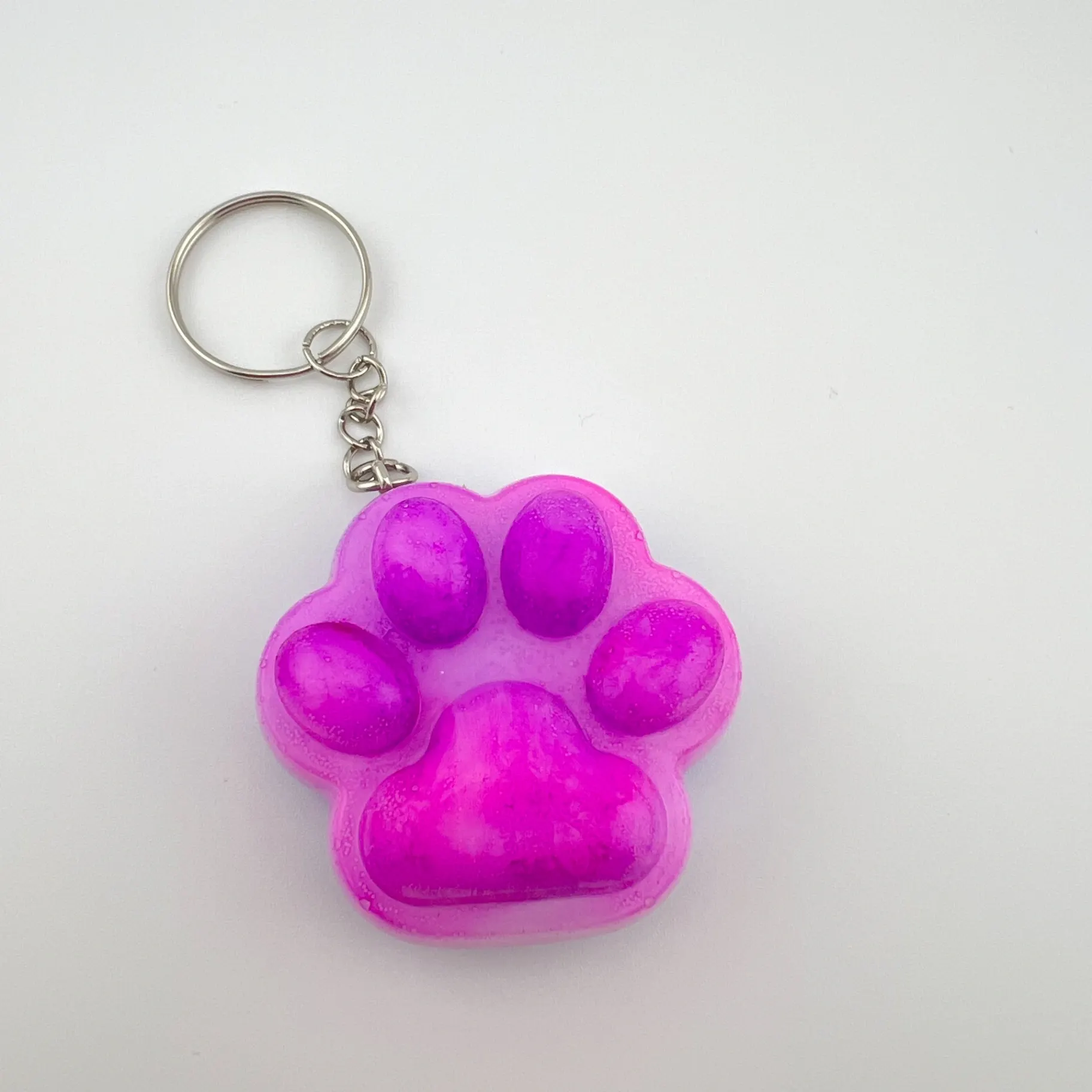 Přívěsek, pryskyřice, tlapka, neon, růžovo fialová 1