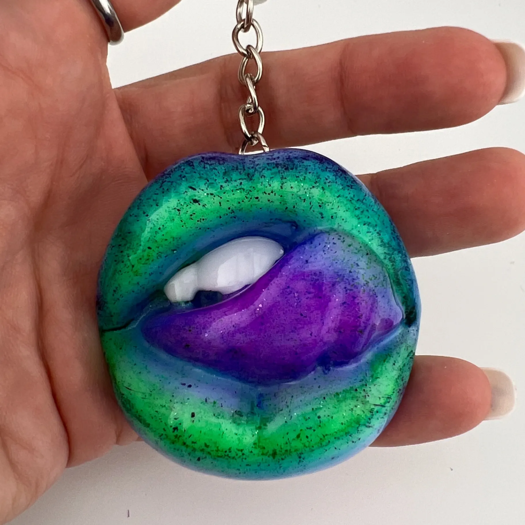 Přívěsek, pryskyřice, pusinka, neonka, zelená 2