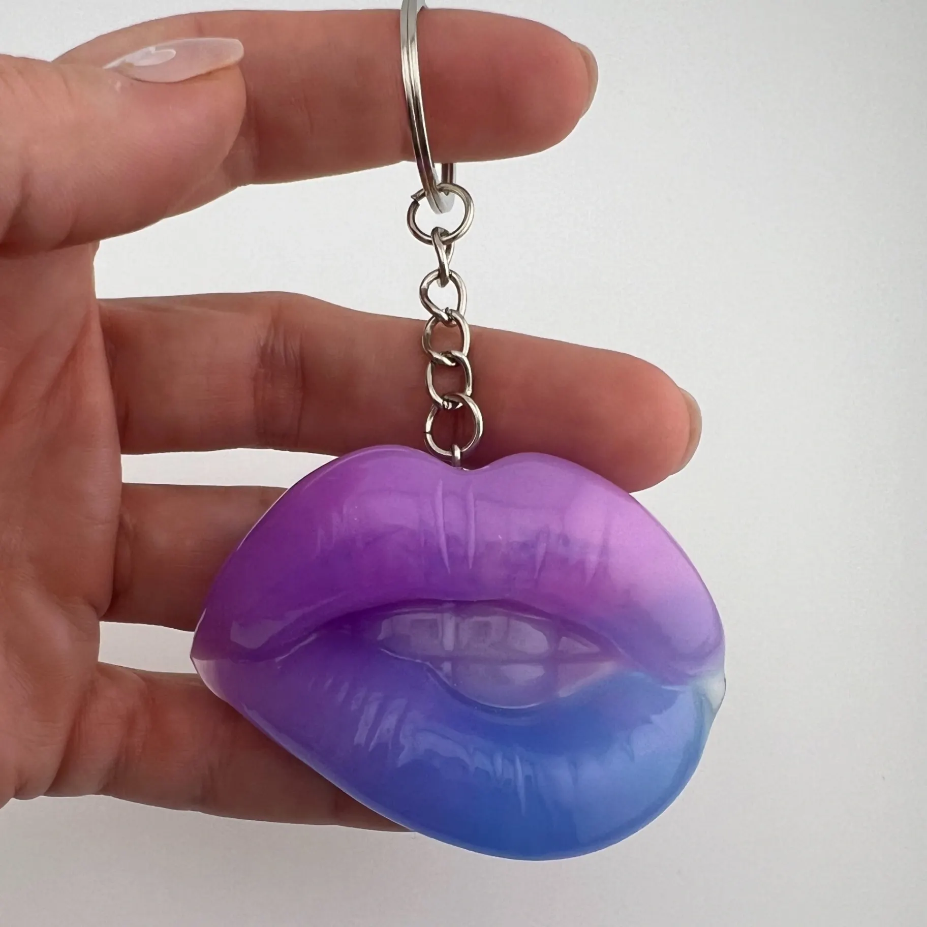 Přívěsek, pryskyřice, pusa, kousanec 2